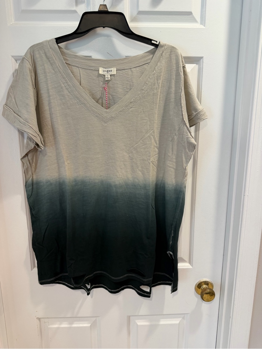 NWT Umgee Women's Distressed V-Neck Ombre T-shirt Dark Green Sz L
